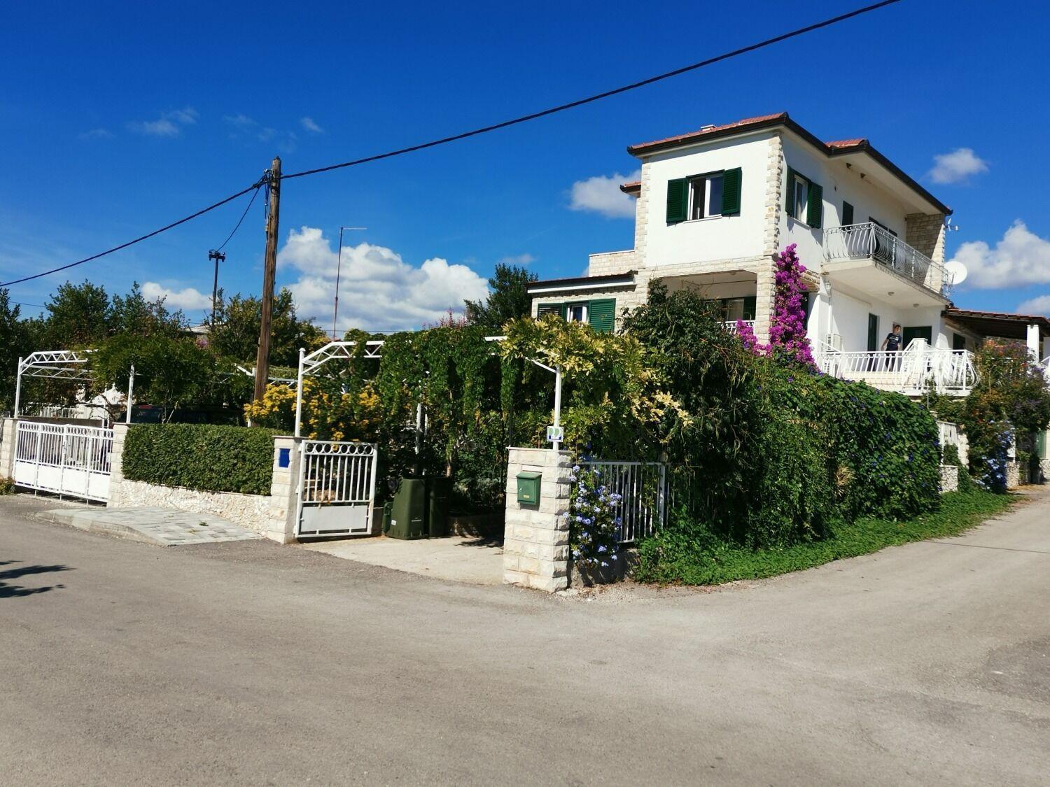 Apartments Srdan Vinišće Eksteriør bilde