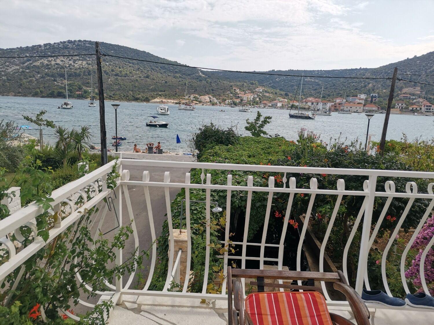 Apartments Srdan Vinišće Eksteriør bilde