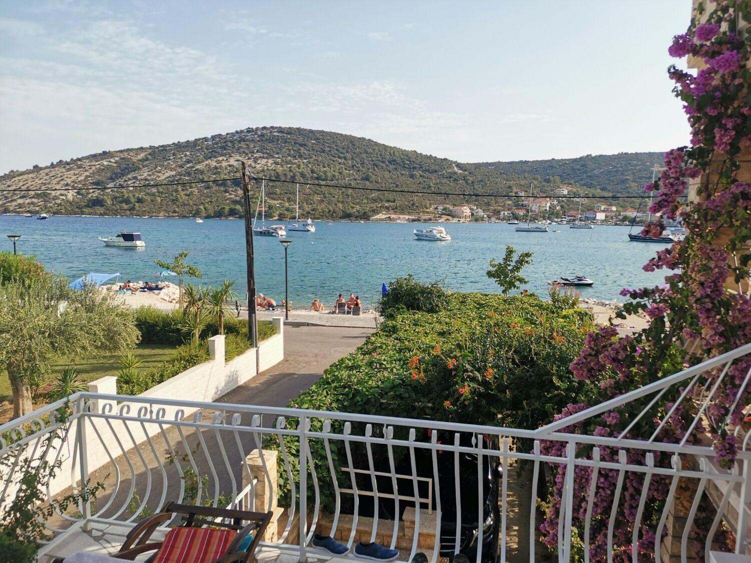 Apartments Srdan Vinišće Eksteriør bilde