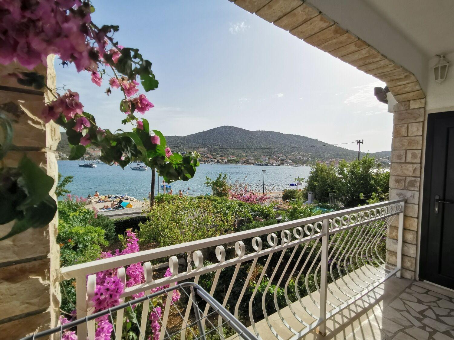 Apartments Srdan Vinišće Eksteriør bilde
