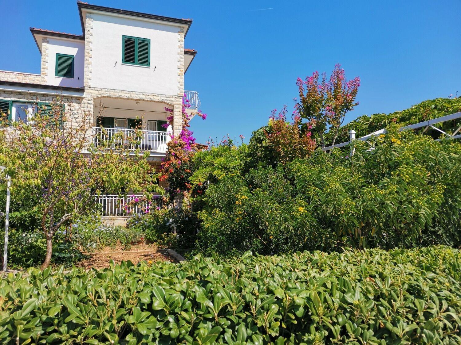 Apartments Srdan Vinišće Eksteriør bilde