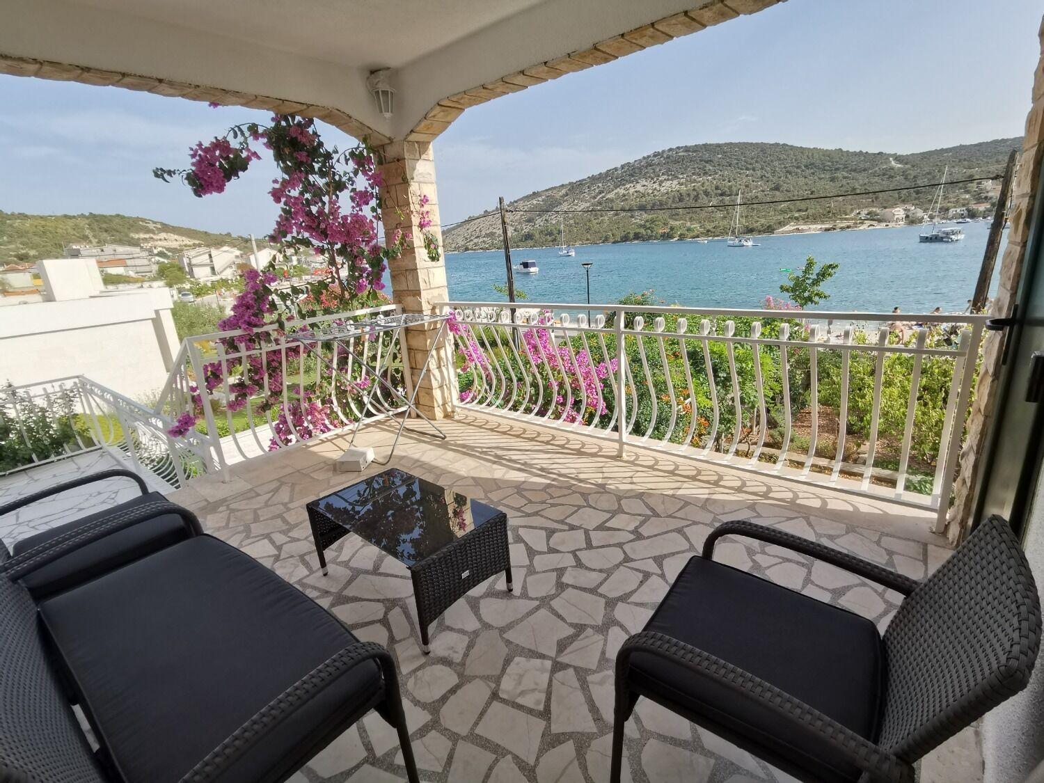 Apartments Srdan Vinišće Eksteriør bilde