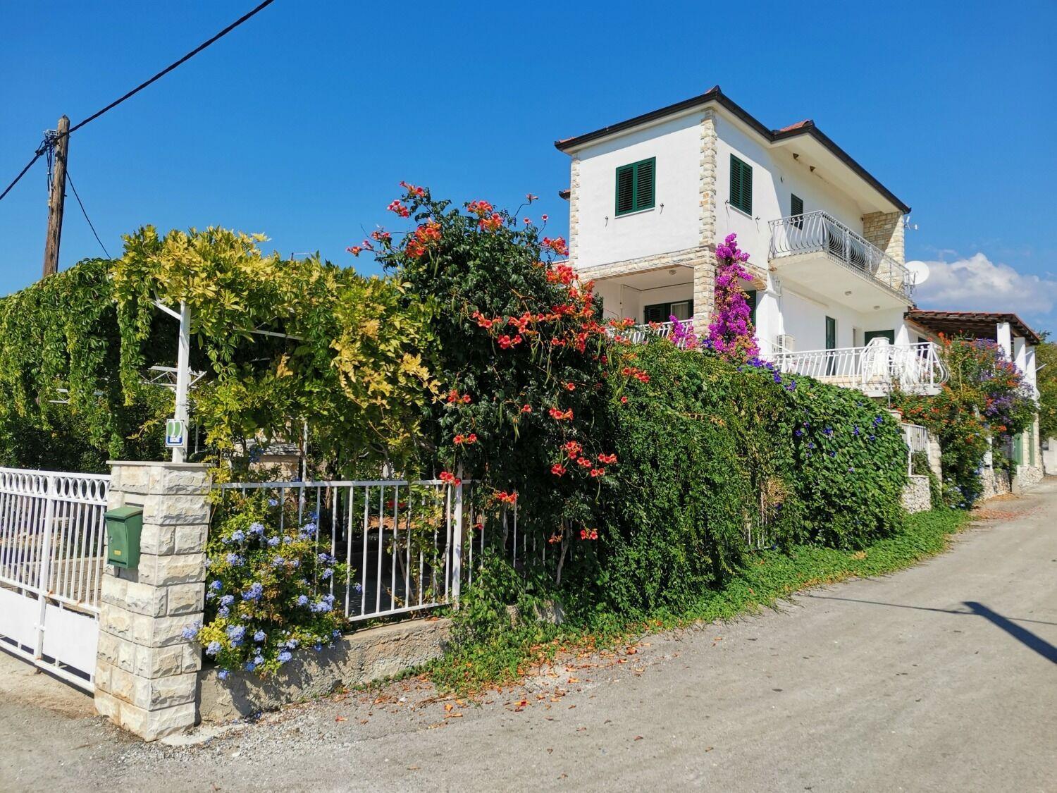 Apartments Srdan Vinišće Eksteriør bilde